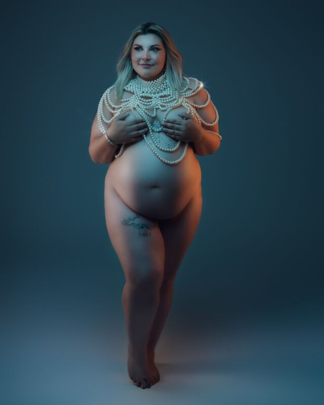 On s’est bien amusé avec Clara ! 

Clara m’a dit quelque chose de touchant : « c’est toi que je voulais pour immortaliser ma grossesse et personne d’autre » et ça c’est un très bon compliment que l’on puisse me faire ♥️

Réserver vous aussi votre shooting photo à mes côtés : www.mariondumontphotographie.fr 

#photographegrossesse #photographesuisse #photographeartistique #artisan #pregnancy